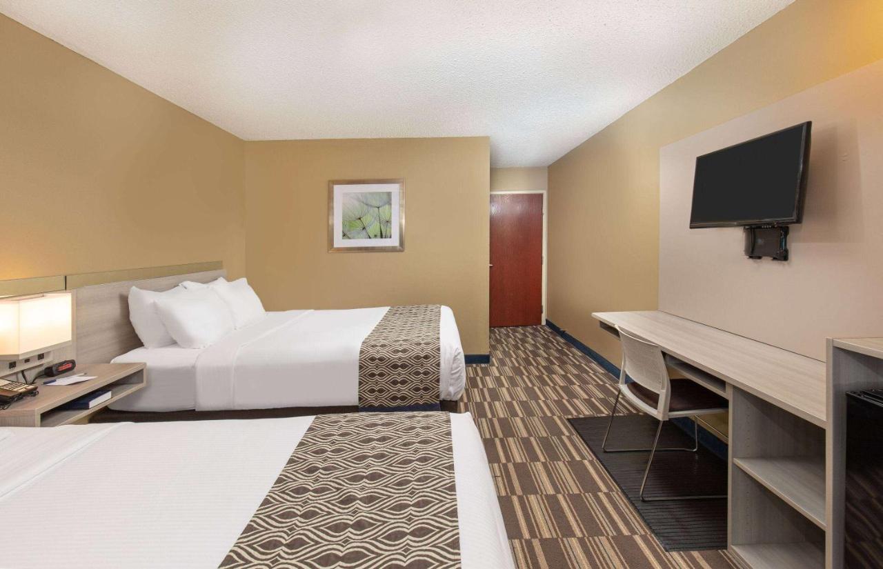 Hotel Microtel & By Wyndham