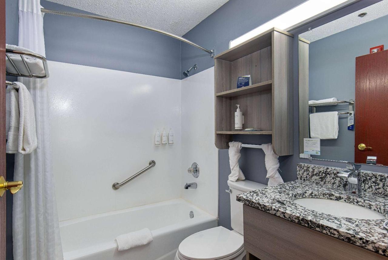 Microtel & By Wyndham 2*