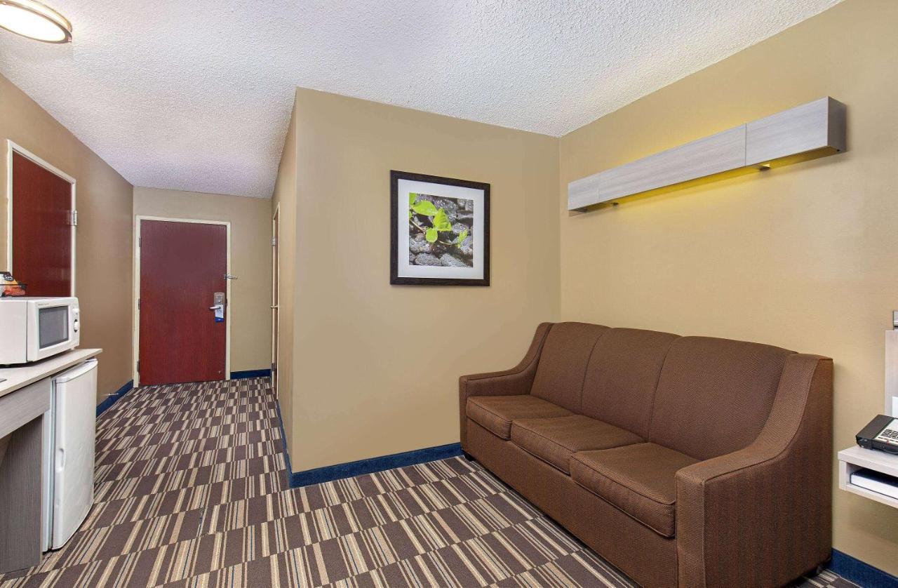 Microtel & By Wyndham 2*